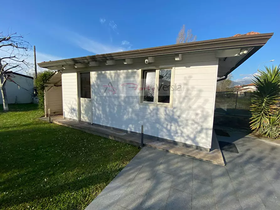 Immagine 16 di Appartamento in affitto  a Pietrasanta