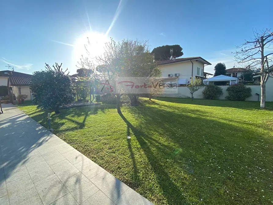 Immagine 18 di Appartamento in affitto  a Pietrasanta