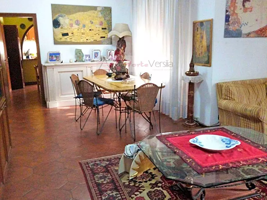 Immagine 1 di Villa in vendita  a Pietrasanta