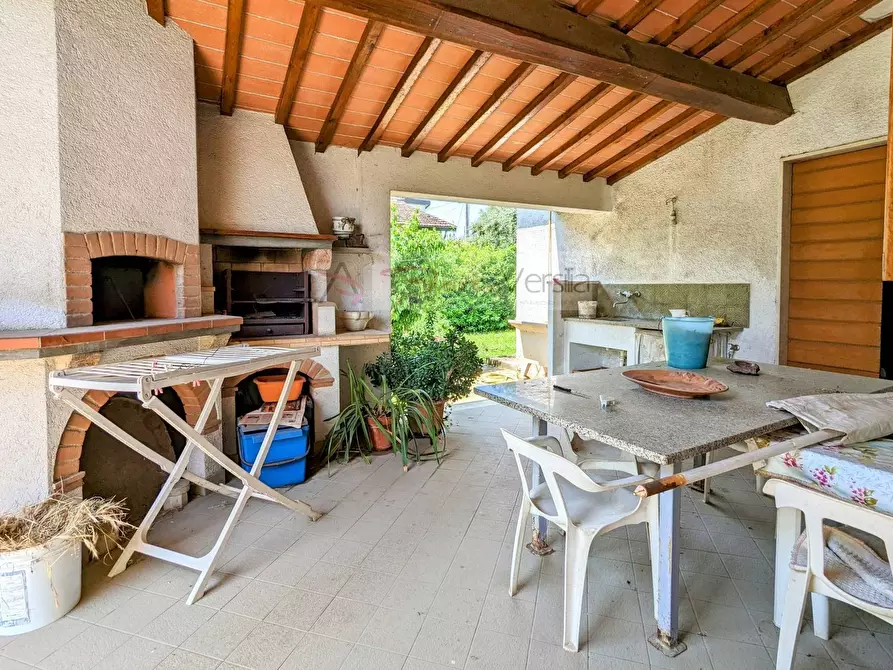 Immagine 12 di Villa in vendita  a Seravezza