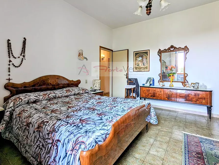 Immagine 13 di Villa in vendita  a Seravezza