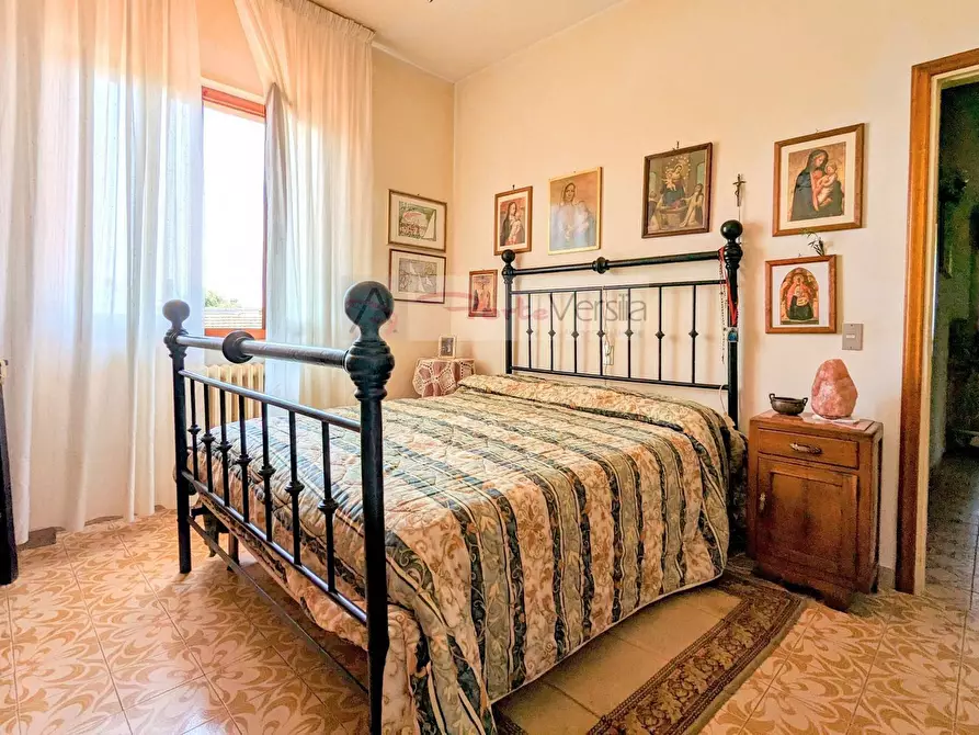 Immagine 15 di Villa in vendita  a Seravezza