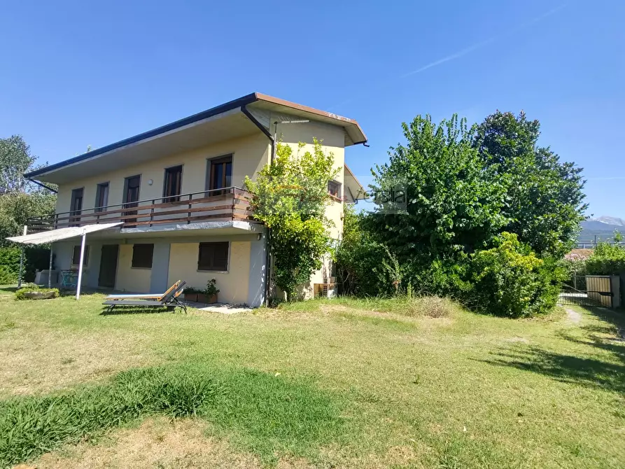 Immagine 1 di Villa in vendita  a Forte Dei Marmi