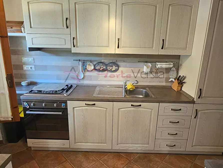 Immagine 8 di Villa in vendita  a Montignoso