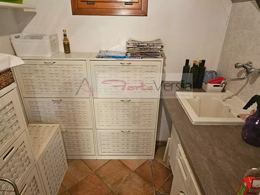 Immagine 9 di Villa in vendita  a Montignoso