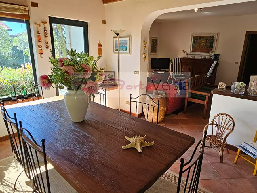 Immagine 14 di Villa in vendita  a Montignoso