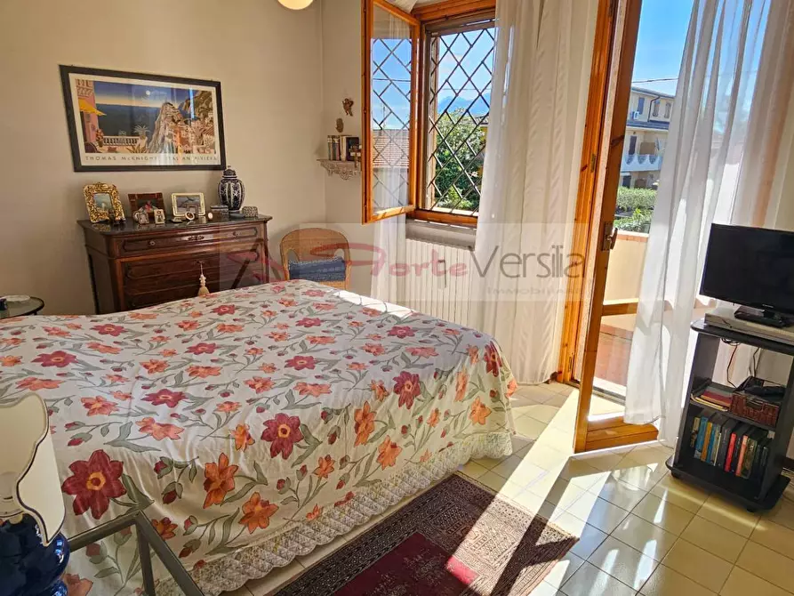 Immagine 17 di Villa in vendita  a Montignoso