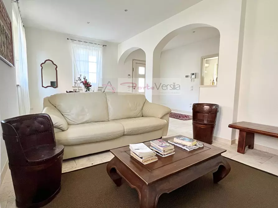 Immagine 5 di Villa in vendita  a Pietrasanta