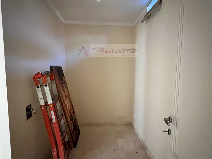 Immagine 29 di Villa in vendita  a Pietrasanta