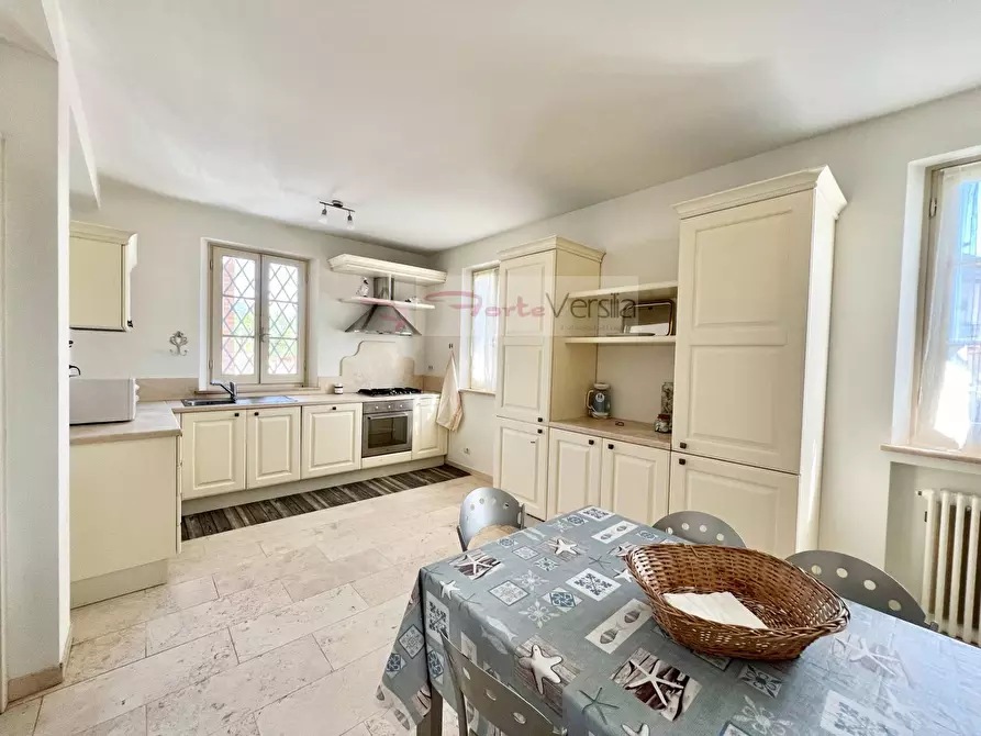 Immagine 12 di Villa in vendita  a Pietrasanta