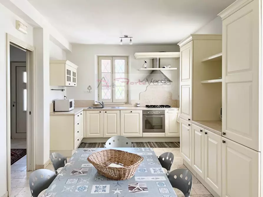 Immagine 11 di Villa in vendita  a Pietrasanta