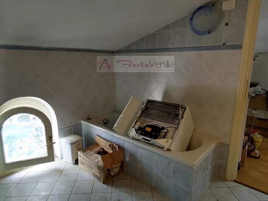 Immagine 27 di Casa indipendente in vendita  a Seravezza