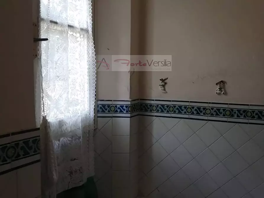 Immagine 22 di Villa in vendita  a Massa