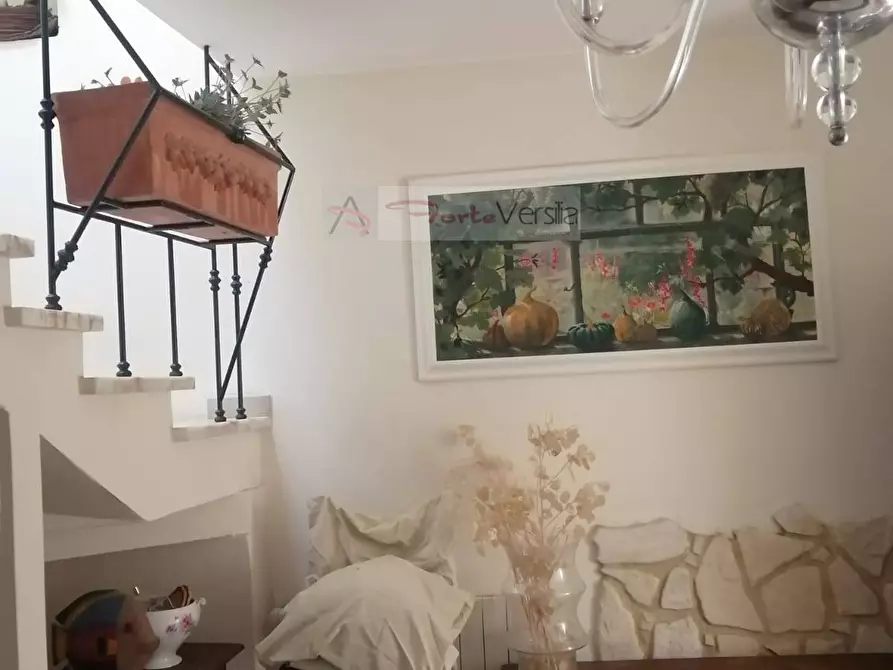 Immagine 7 di Villa in vendita  a Massa