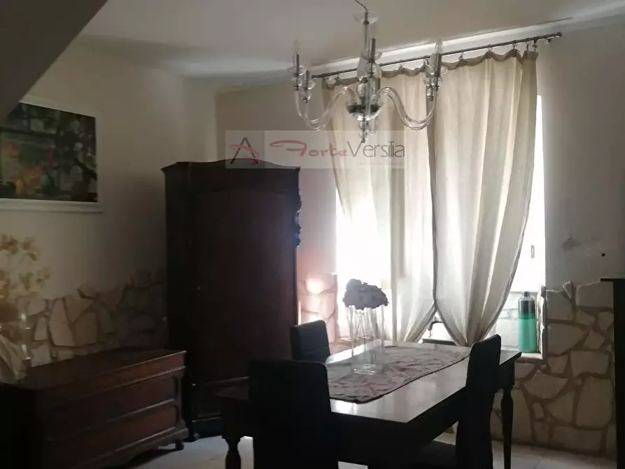 Immagine 1 di Villa in vendita  a Massa