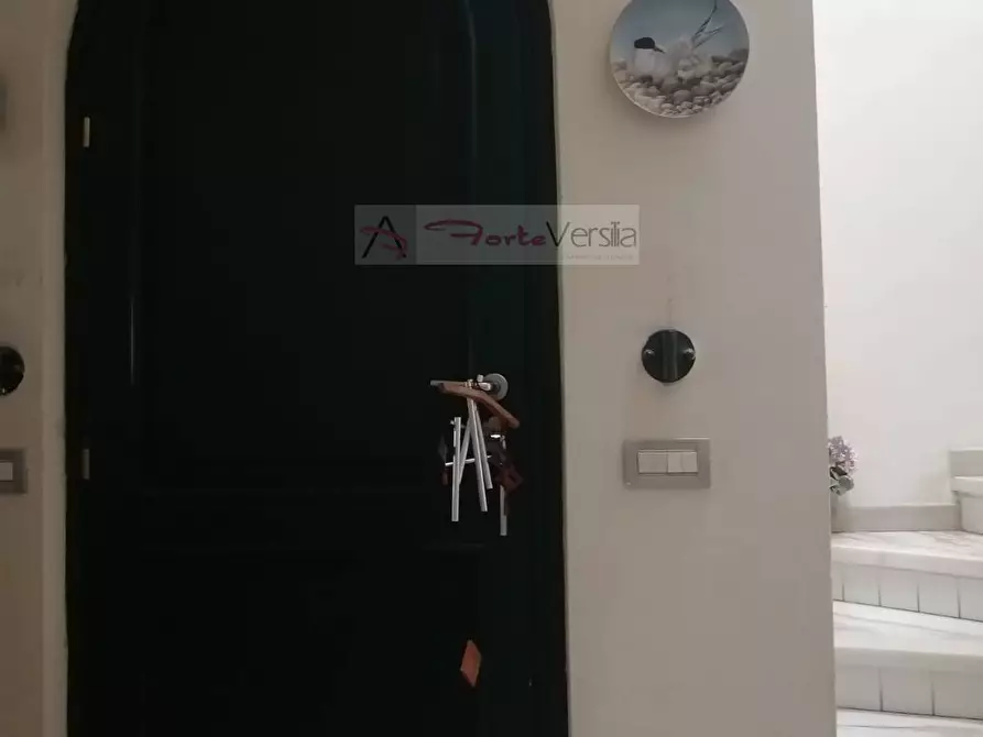 Immagine 4 di Villa in vendita  a Massa