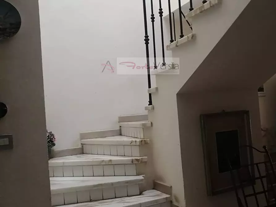 Immagine 5 di Villa in vendita  a Massa