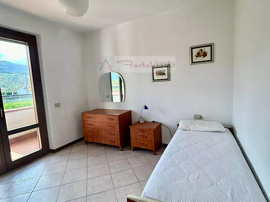 Immagine 10 di Villetta a schiera in vendita  a Montignoso