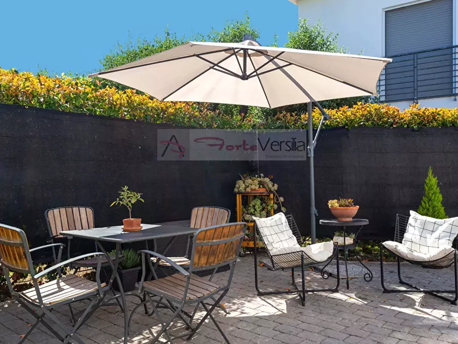 Immagine 27 di Loft/Open space in vendita  a Pietrasanta