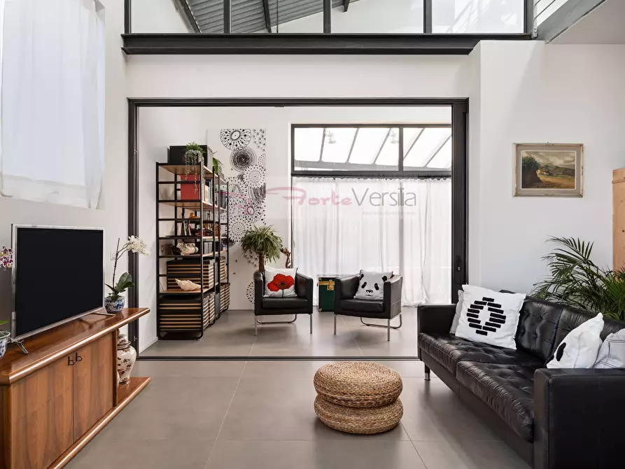 Immagine 8 di Loft/Open space in vendita  a Pietrasanta