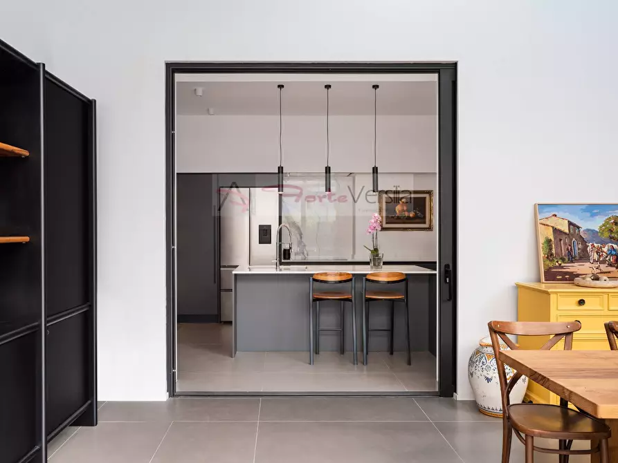 Immagine 14 di Loft/Open space in vendita  a Pietrasanta