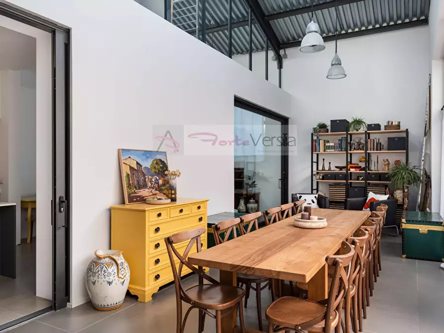 Immagine 1 di Loft/Open space in vendita  a Pietrasanta