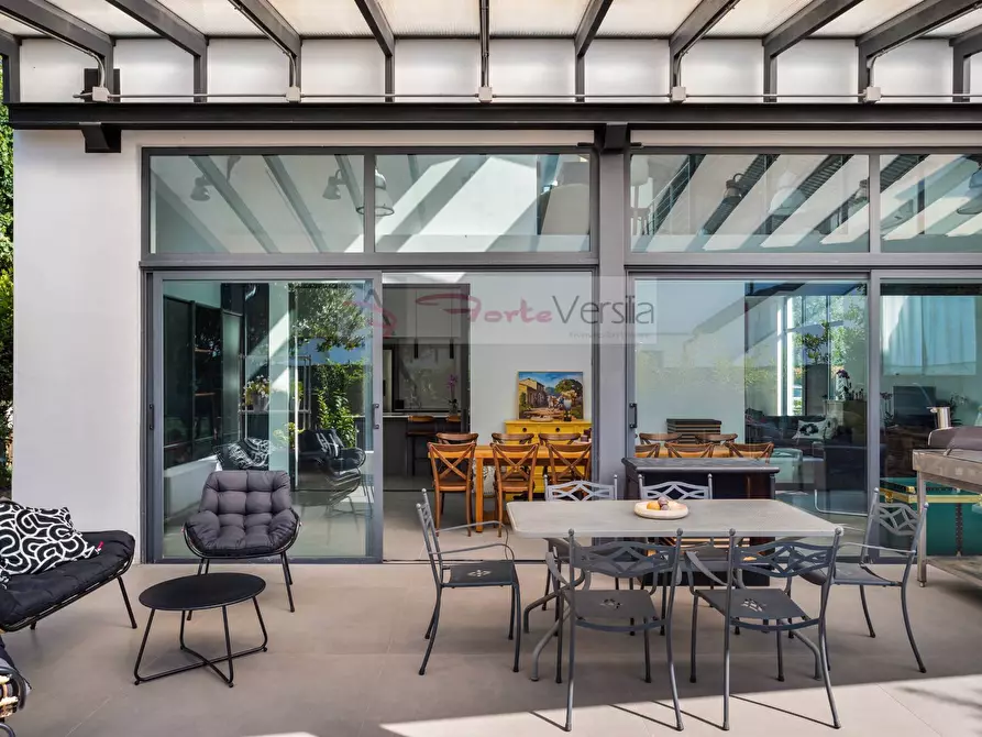 Immagine 25 di Loft/Open space in vendita  a Pietrasanta