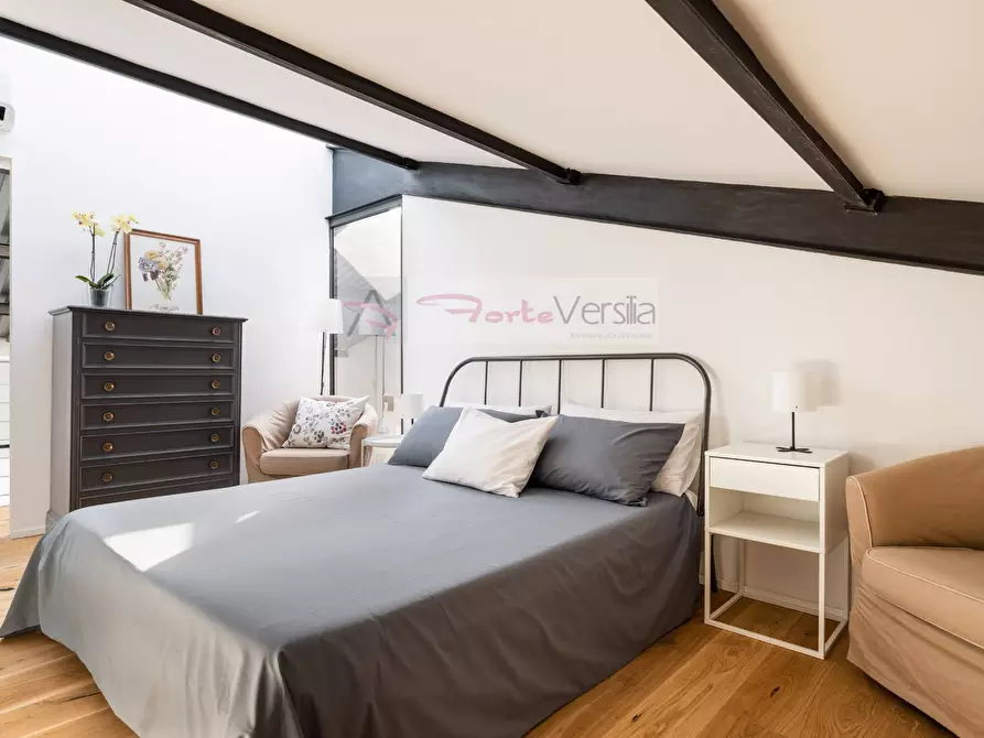 Immagine 21 di Loft/Open space in vendita  a Pietrasanta