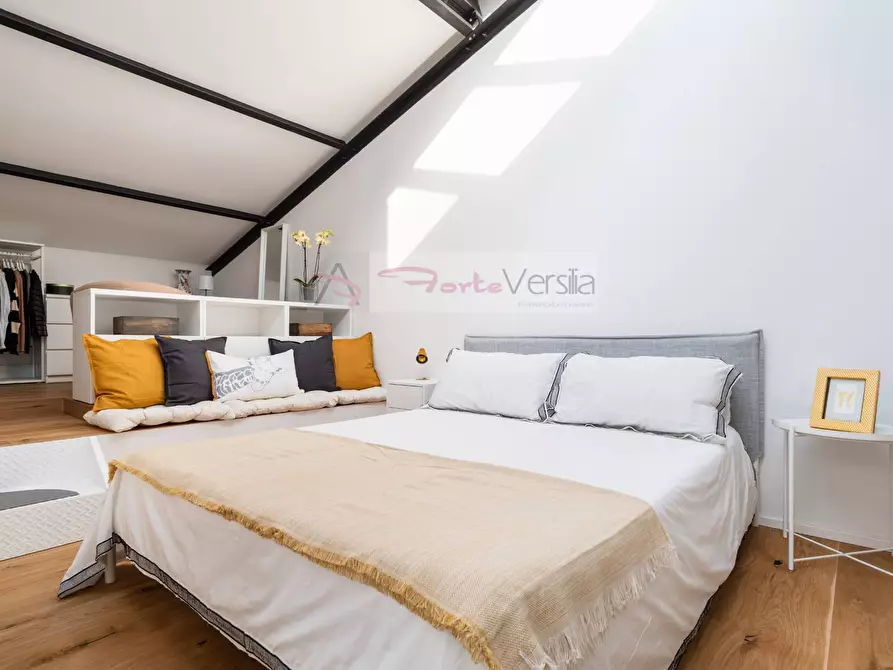 Immagine 24 di Loft/Open space in vendita  a Pietrasanta