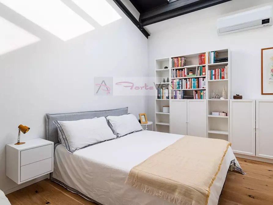 Immagine 23 di Loft/Open space in vendita  a Pietrasanta