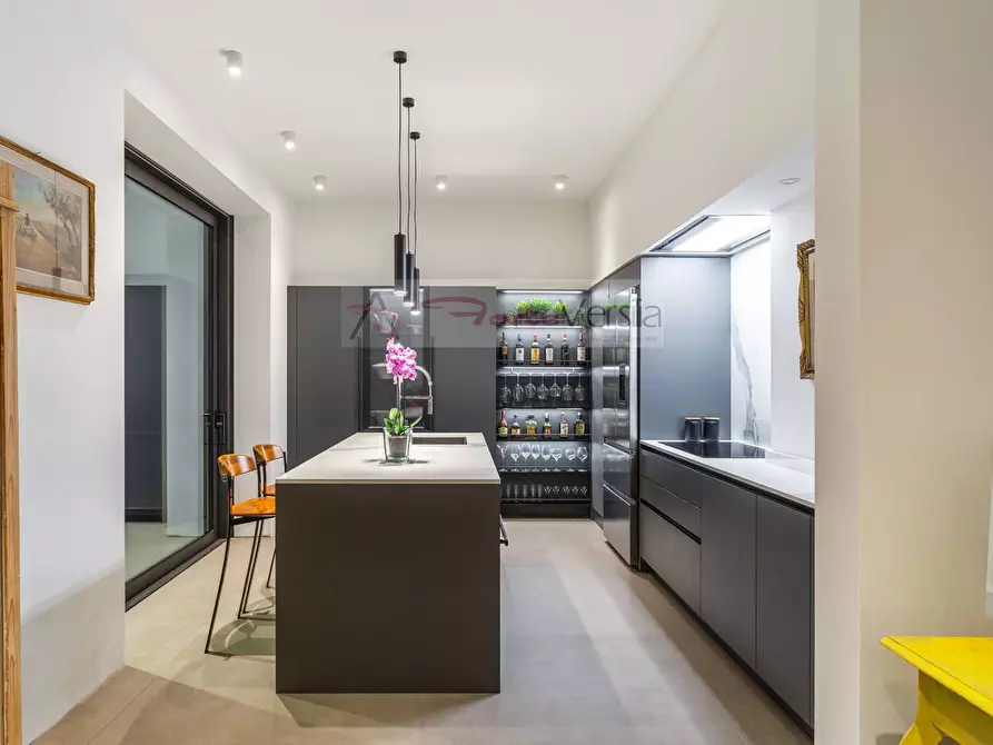 Immagine 10 di Loft/Open space in vendita  a Pietrasanta