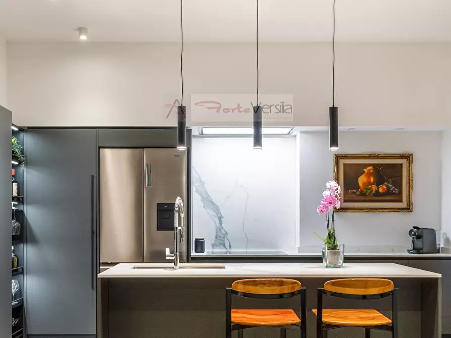 Immagine 11 di Loft/Open space in vendita  a Pietrasanta