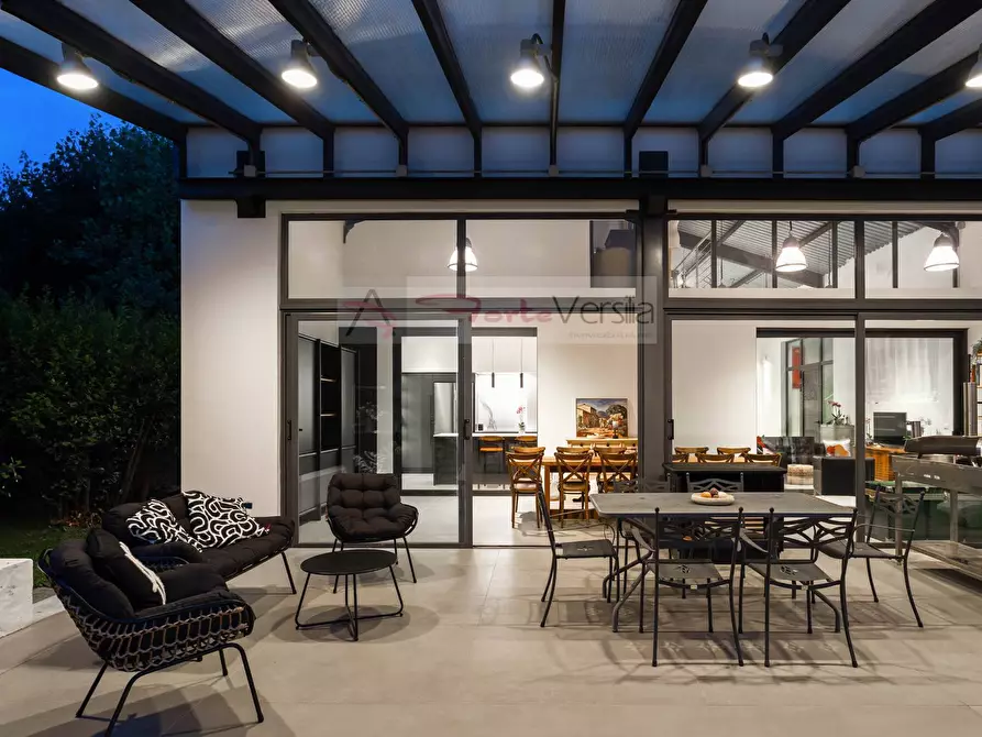 Immagine 5 di Loft/Open space in vendita  a Pietrasanta