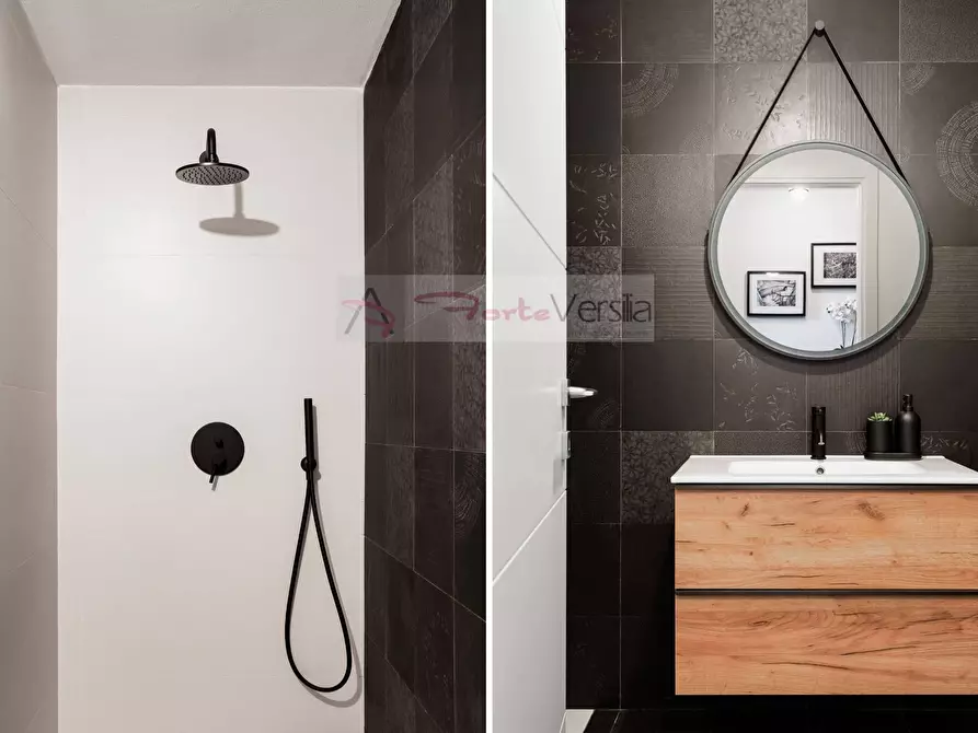 Immagine 29 di Loft/Open space in vendita  a Pietrasanta