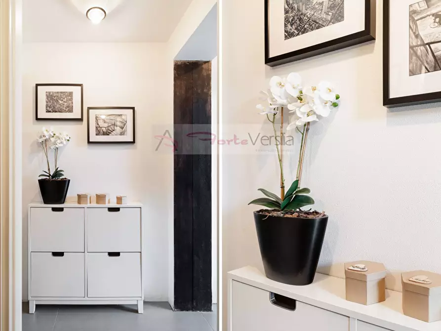 Immagine 28 di Loft/Open space in vendita  a Pietrasanta