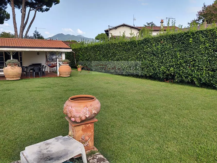 Immagine 4 di Appartamento in vendita  a Forte Dei Marmi