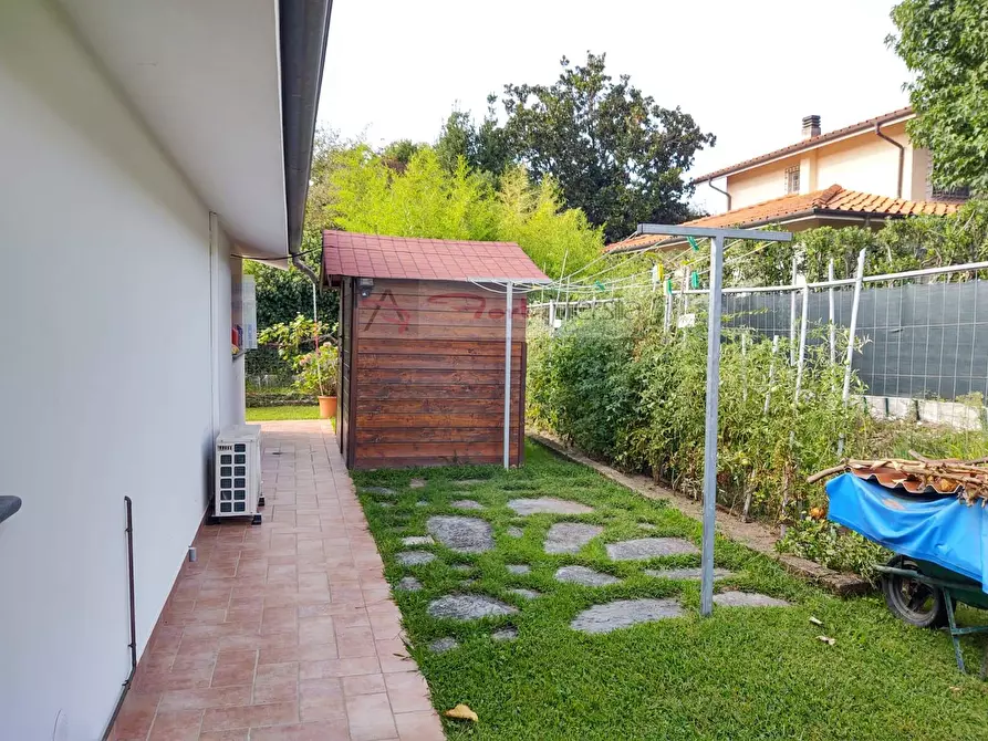 Immagine 3 di Appartamento in vendita  a Forte Dei Marmi