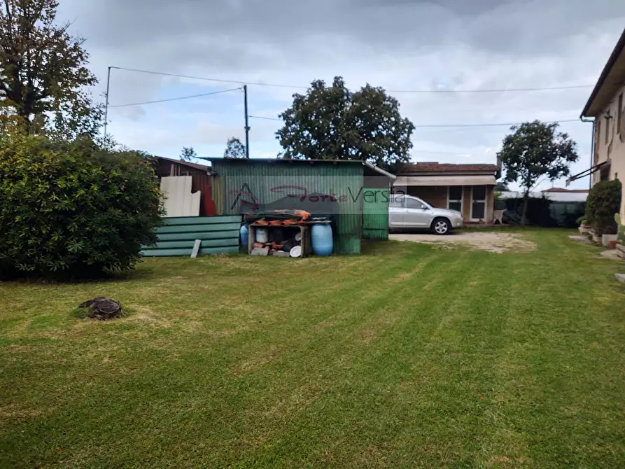 Immagine 13 di Rustico / casale in vendita  a Camaiore