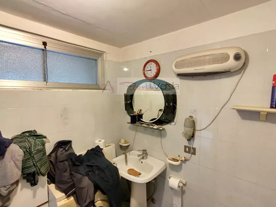 Immagine 23 di Rustico / casale in vendita  a Camaiore