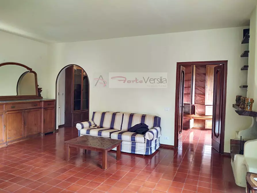 Immagine 4 di Villa in vendita  a Camaiore