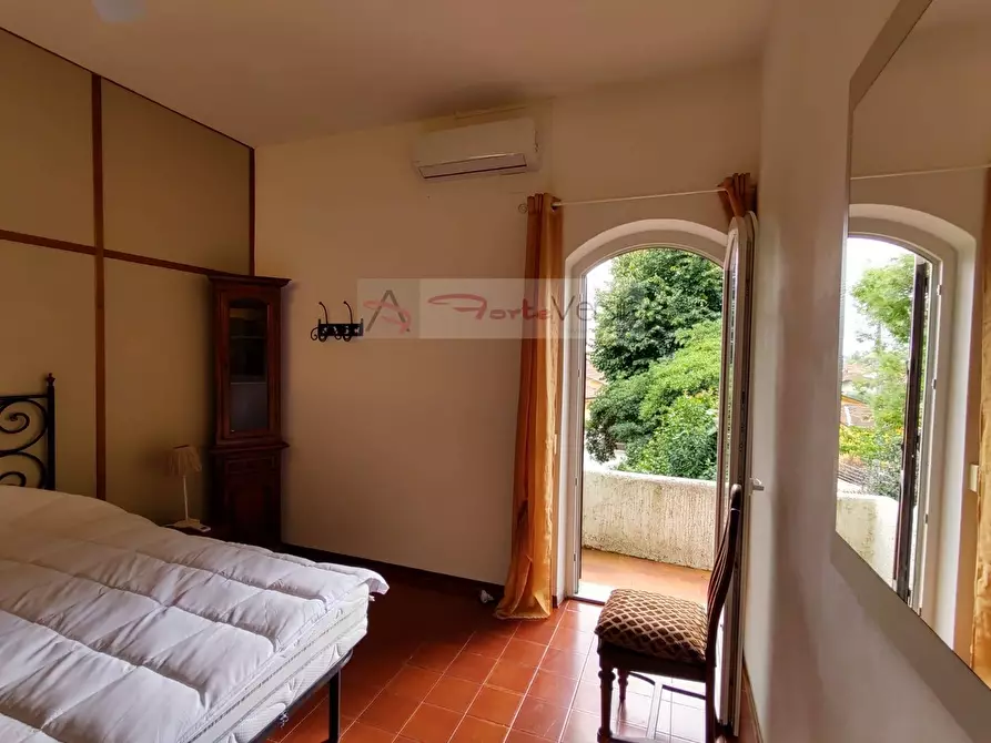 Immagine 21 di Villa in vendita  a Camaiore