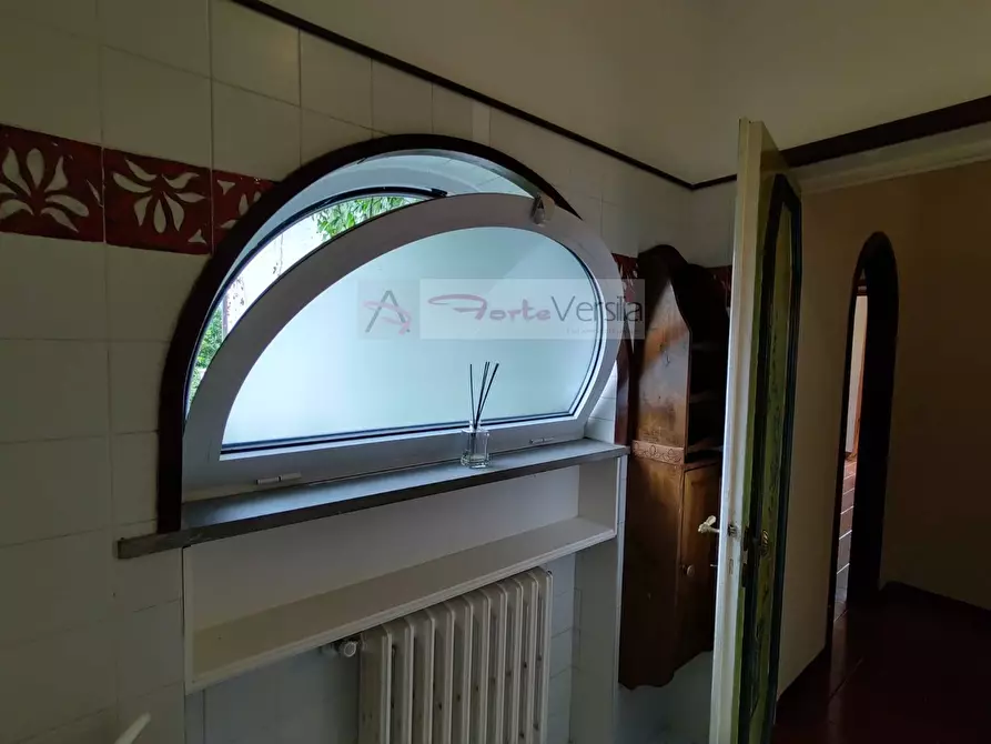 Immagine 9 di Villa in vendita  a Camaiore