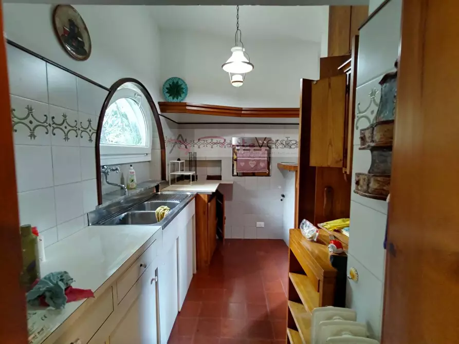 Immagine 8 di Villa in vendita  a Camaiore