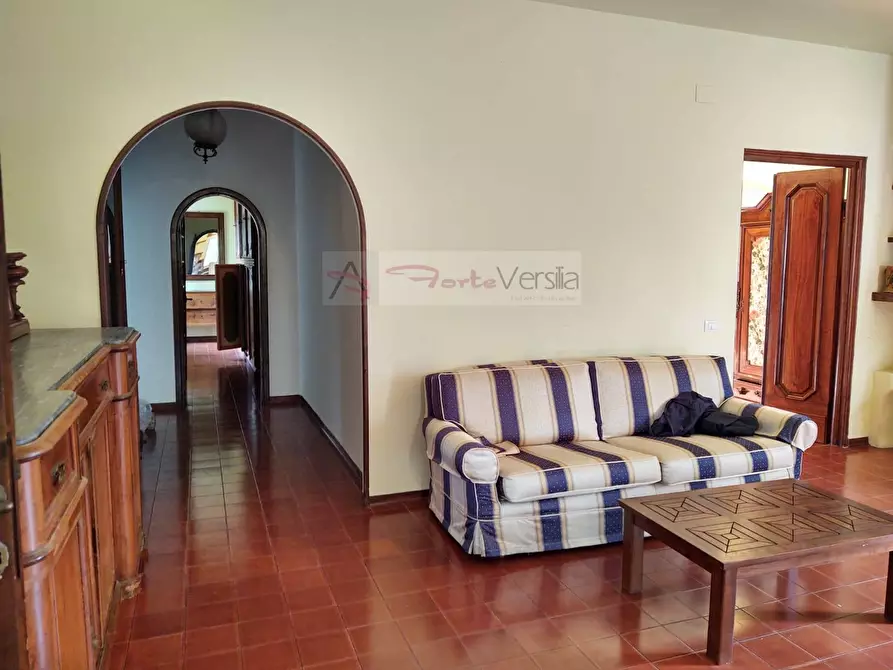 Immagine 14 di Villa in vendita  a Camaiore