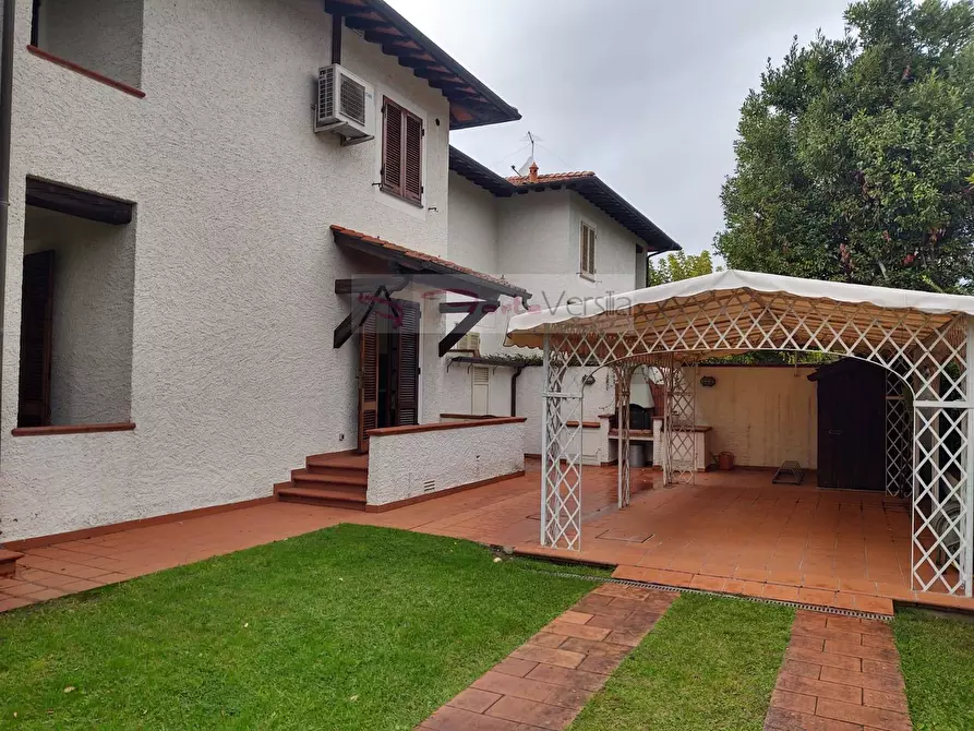 Immagine 7 di Villa in vendita  a Forte Dei Marmi