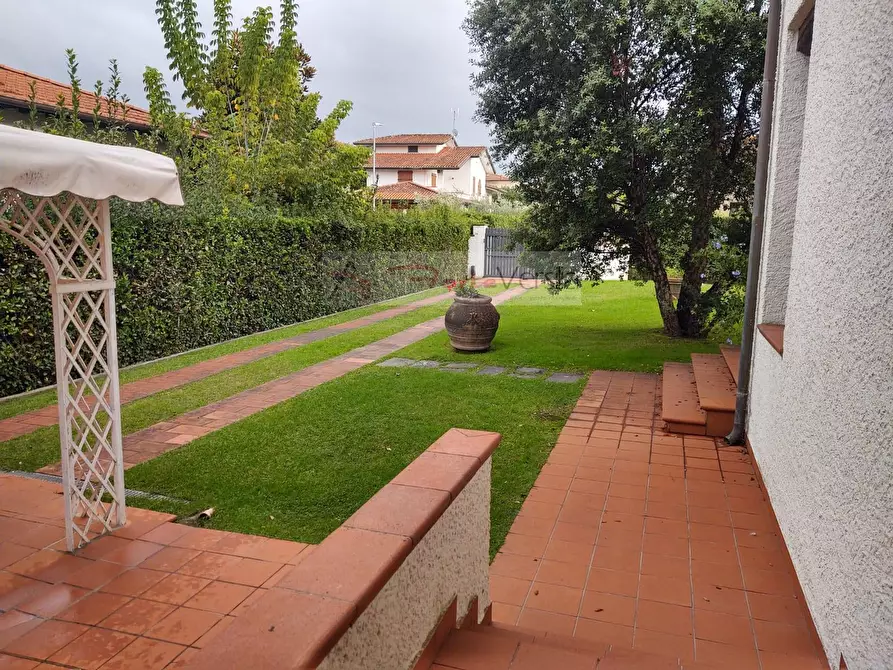 Immagine 10 di Villa in vendita  a Forte Dei Marmi