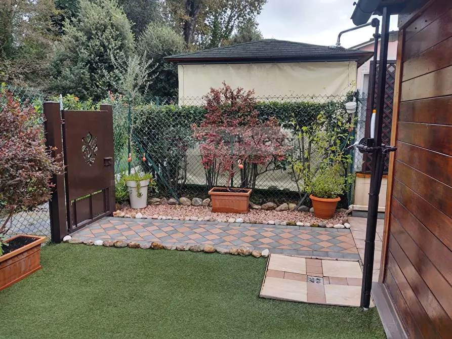 Immagine 9 di Villetta a schiera in vendita  a Forte Dei Marmi