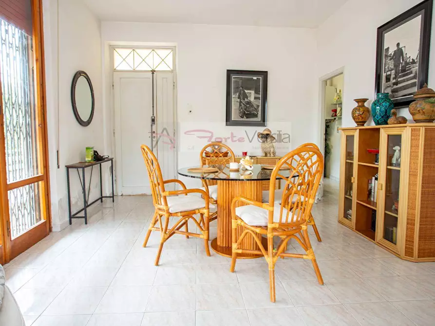 Immagine 2 di Appartamento in vendita  a Forte Dei Marmi