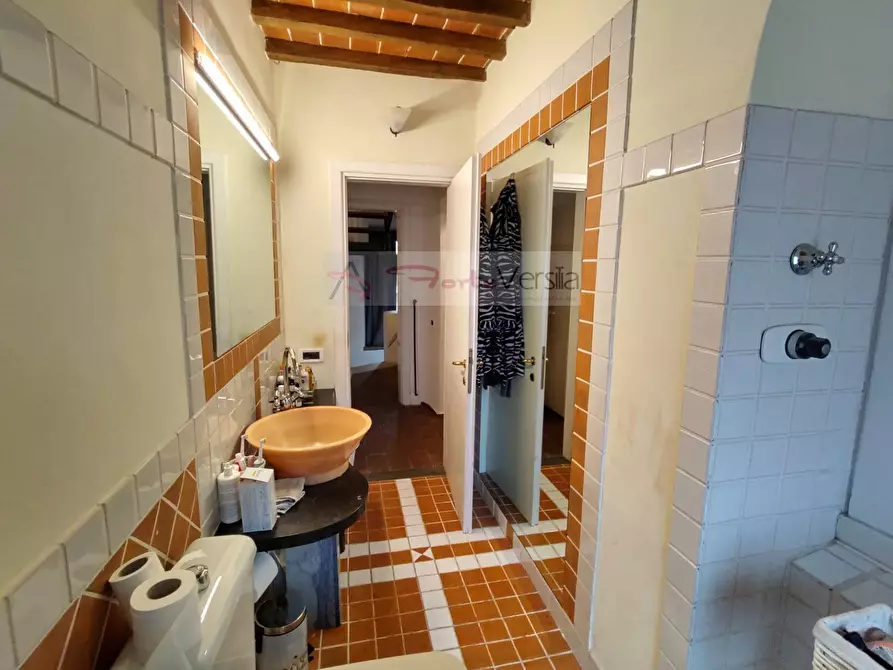 Immagine 18 di Rustico / casale in vendita  a Pietrasanta