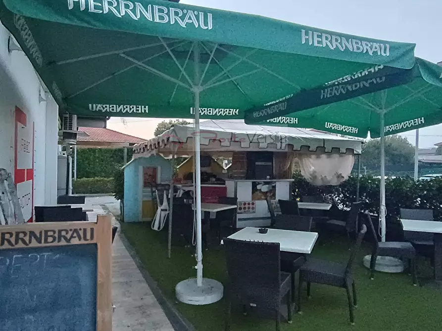 Immagine 14 di Attività commerciale in vendita  a Forte Dei Marmi